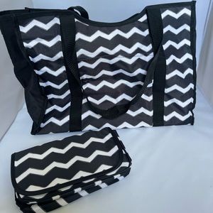 Thirty- one tote with accessory bag